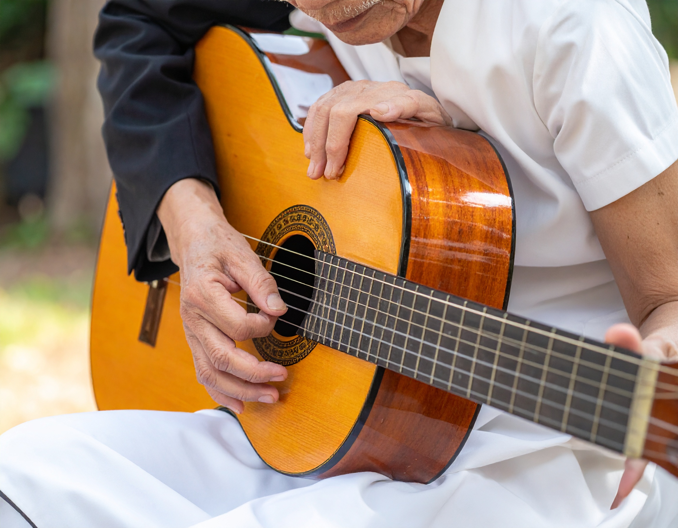 「美空ひばり」葬儀で故人を偲ぶ名曲選：涙を誘う感動バラード